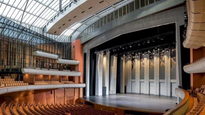 a-photo-of-the-opera-orchestre-national-_ub2kUVvDTf6HB0tL20bbFQ_G831daTdTmC2IY_QrUqwyQ